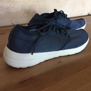 Danskin Now Womens Athletic Low Bungee Shoe Grey 8 5 for sale Danskin Now Womens Athletic Low Bungee Shoe Grey 8 5 for sale